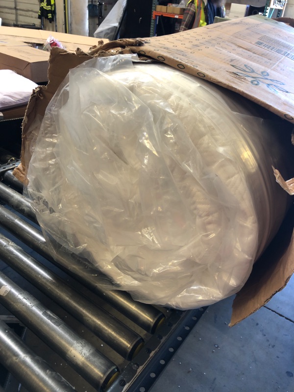 Photo 1 of ZINUS 12 Inch Euro Top Pocket Spring Hybrid Mattress, Queen, Pressure Relief, Pocket Innersprings for Motion Isolation, Mattress in A Box