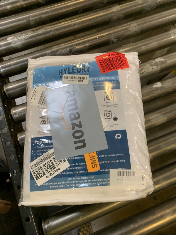 Photo 1 of HYLEORY Queen Size Waterproof Mattress Pad Protector, Breathable Quilted Mattress Cover Noiseless Waterproof Fitted Sheet Mattress Topper Upto 21" Deep Pocket, White