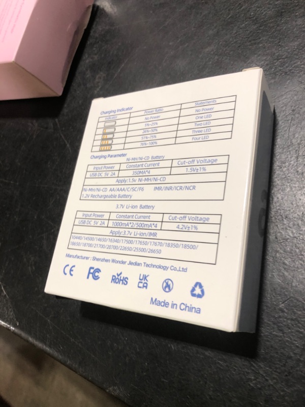 Photo 1 of 18650 Battery Charger,4 Bay LCD Display Smart Universal Charger for Rechargeable Batteries Ni-MH/Ni-Cd AA AAA 3.7V Li-ion Battery 21700 26650 14500 16650