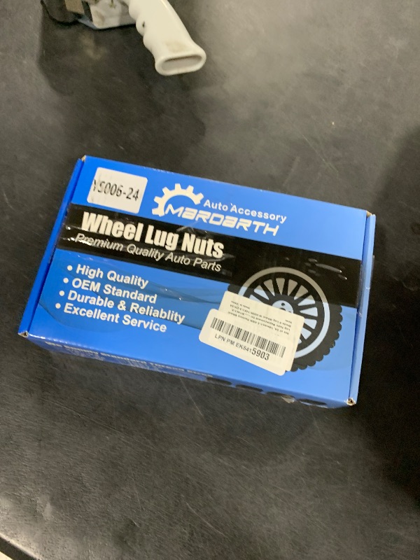 Photo 1 of Set of 24, 14mmx1.5 OEM Factory Wheel Lug Nuts Replacement for Sliverado Sierra 1500 Yukon Avalanche Suburban Express 1500 C1500 K1500 Escalade Traverse Yukon M14x1.5 Studs 6 Lug Wheel