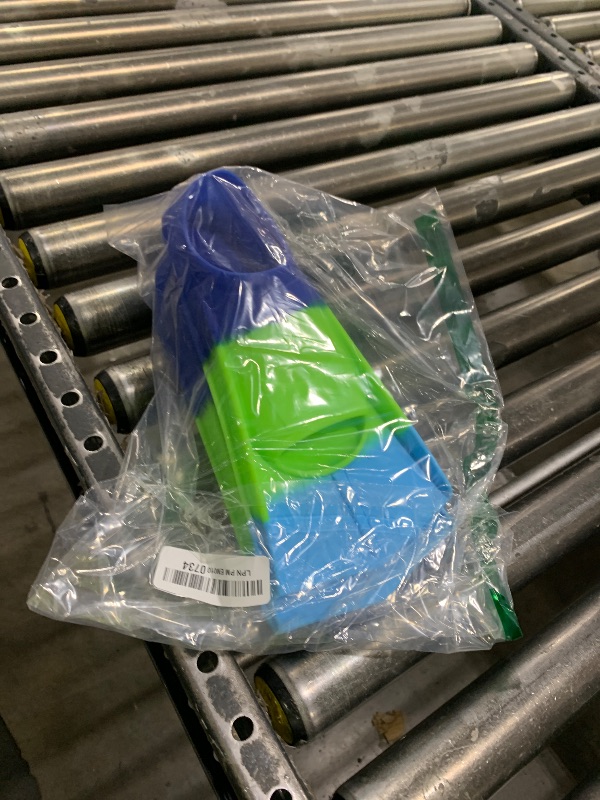 Photo 1 of Fanwill Kids Swim Fins,Short Comfortable Flippers for Lap (Blue/Green/SkyBlue, XS)