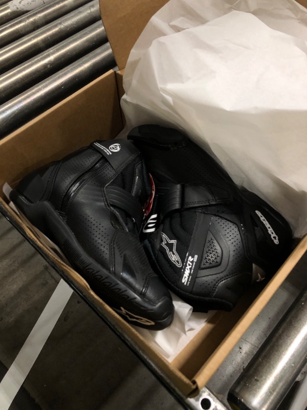 Photo 1 of Alpinestars SMX-1 R V2 Vented Motorcycle Boots, Lightweight Microfiber Construction, Enhanced Airflow, Superior Grip - (Size 8/9, Black/Black)