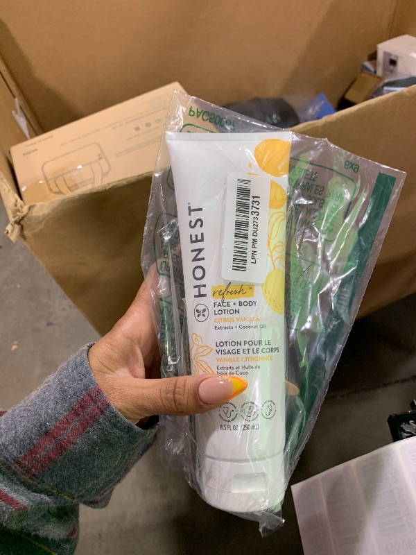 Photo 1 of The Honest Company Hydrating Face + Body Lotion | Fast Absorbing, Naturally Derived, Hypoallergenic | Citrus Vanilla Refresh, 8.5 fl oz
