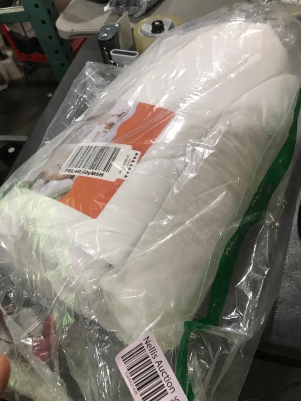 Photo 1 of white comforter