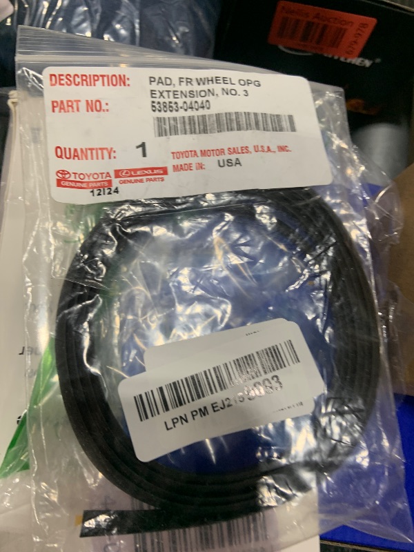 Photo 1 of Genuine Toyota 53853-04040 Wheel Opening Pad