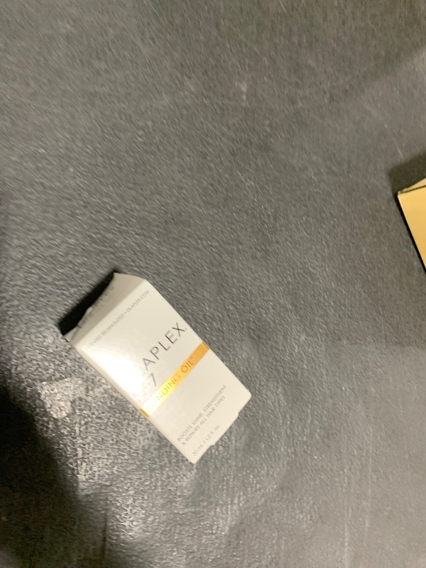 Photo 1 of Olaplex No. 7 Bonding Oil, Concentrated High Shine Oil, Heat Protectant, Visibly Smooths & Softens Hair, Added Color Vibrancy, Up to 72 Hour Frizz Control, For All Hair Types, 1 fl oz