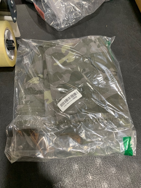 Photo 1 of Lee Men's Extreme Motion Crossroad Cargo Short, Woodland Camo, 33