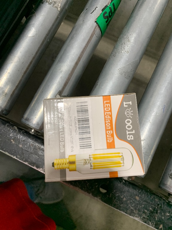 Photo 1 of Dimmable T6 LED Bulbs, 6W E12 Edison Light Bulbs Soft White 3000K,600lm, 60W Candelabra Incandescent Bulbs Equivalent Vintage LED Filament Edison Candle Bulb with Decorative, 6Pack.