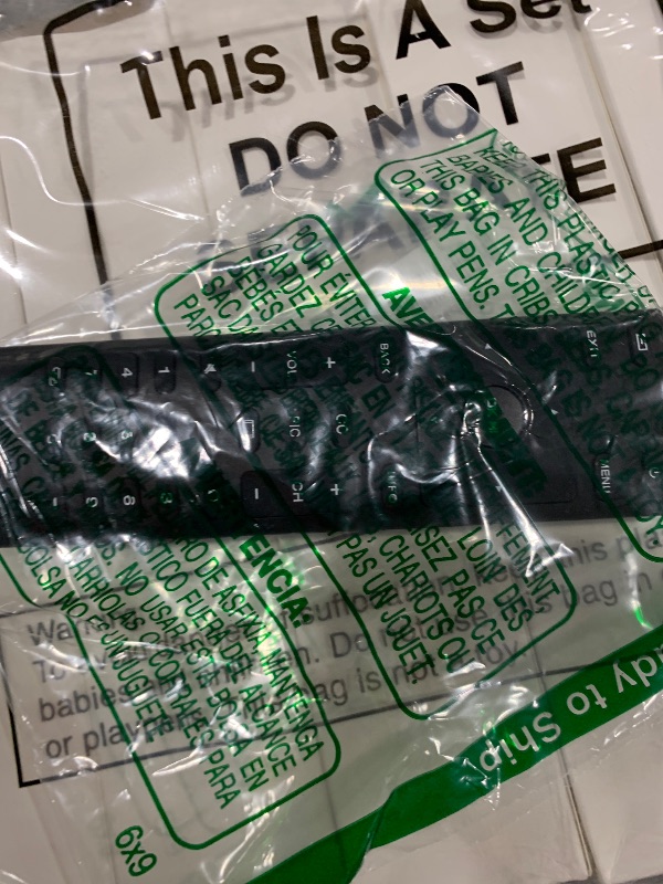 Photo 1 of XRT135 Replacement Remote Control fit for Vizio TV M55-E0 E55-E1 E55-E2 E60-E3 E65-E0 E65-E1 E65-E3 E70-E3 E75-E1 E80-E3 E43-E2 E50x-E1