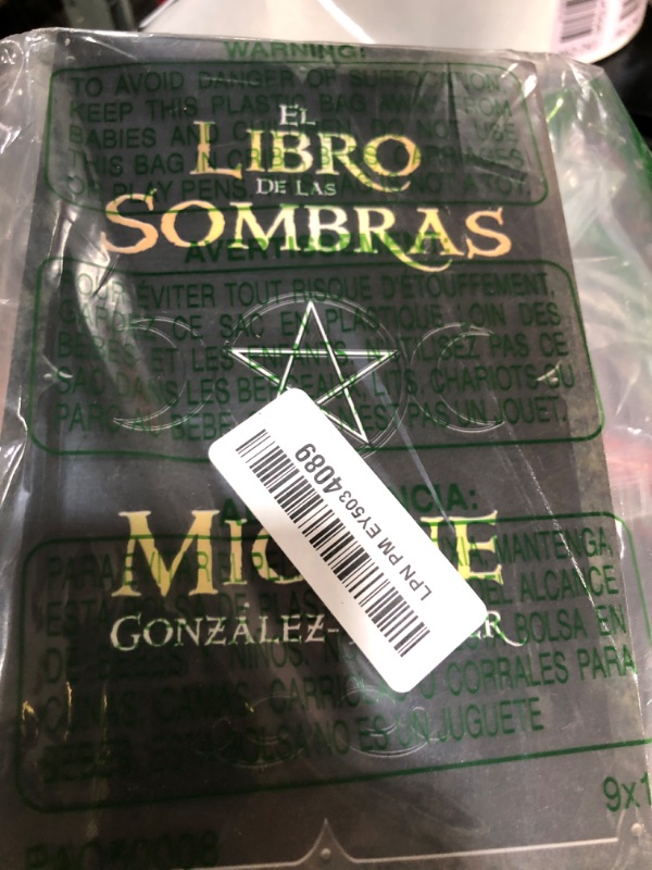 Photo 1 of El libro de las sombras (Spanish Edition)