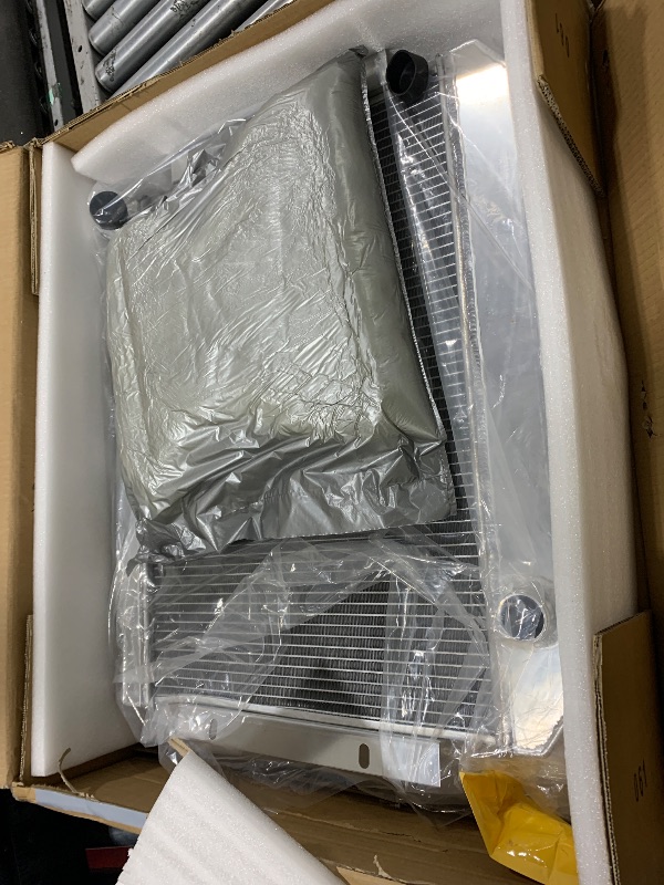 Photo 1 of LucaSng 3-Row Full Aluminum Racing Radiator For 1972-1986 CJ CJ5 CJ6 CJ7 3.8-5.0 MT 73-85 Core Racing Cooling Radiator