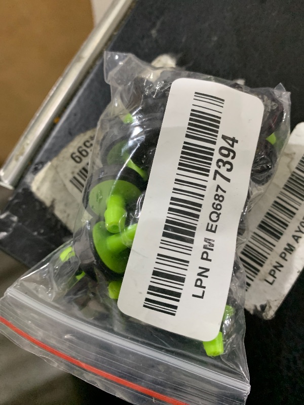 Photo 1 of uxcell Pressure Compensating Dripper 8GPH 30L/H Emitter for Garden Lawn Drip Irrigation with Barbed Hose Connector Plastic Green 20pcs