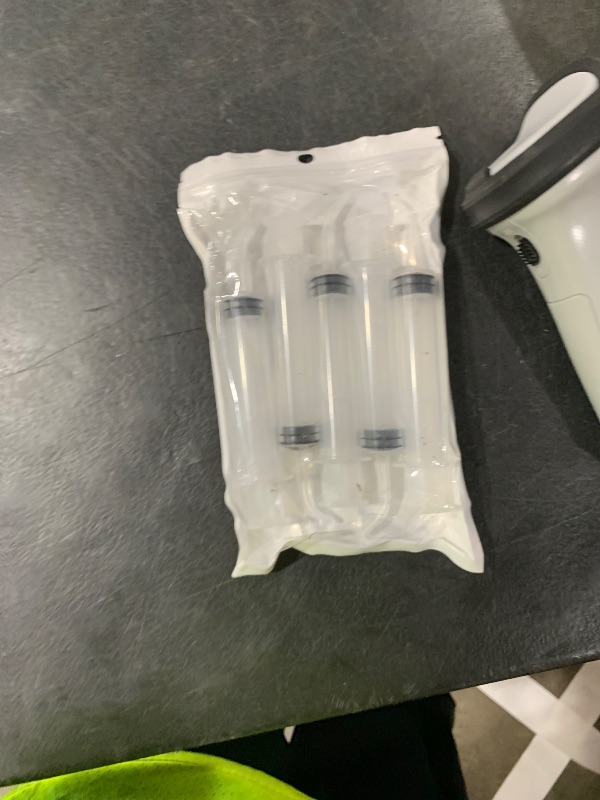 Photo 1 of Wisdom Teeth Syringe, 5 Pack Irrigation Dental Syringes with Curved Tip for Dental Care Liquid Oral Tonsil Stone