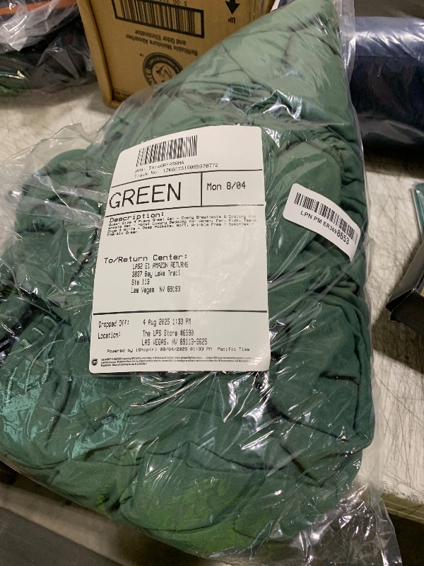 Photo 1 of Queen Size 4 Piece Sheet Set - Comfy Breathable & Cooling Bed Sheets Set - Hotel Luxury Bedding for Women, Men, Kids, Teens, Boys & Girls - Deep Pockets, Soft, Wrinkle Free - Oeko-Tex - Emerald Green