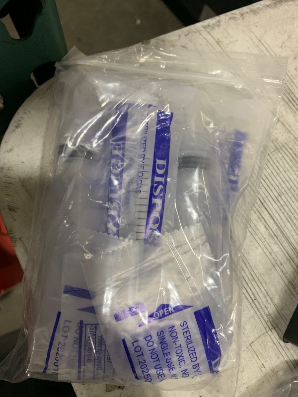 Photo 1 of 20ml Syringe for Liquid, Oral, Scientific Labs, Measurement, Dispensing, with Cap- 3 Pack 20ml Syringes