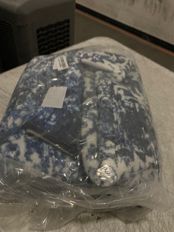 Photo 1 of vivorug 5x7 Area Rugs, Stain Resistant Washable Rug for Living Room, Vintage-Inspired (Navy Blue, 5'x7')