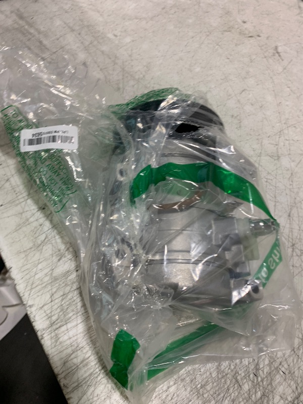 Photo 1 of Denso NEW AC COMPRESSOR (4711371)