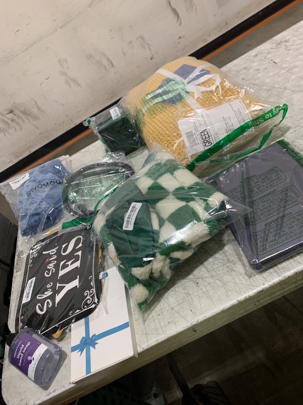 Photo 1 of BAG LOT. MISC. ITEMS
----FINAL SALE / NO RETURNS 