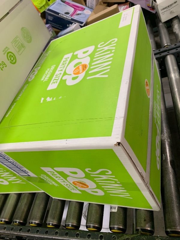 Photo 1 of SkinnyPop Popcorn, Original, Whole Grain, Dairy-Free Snack, 8oz Family Size Bags (6ct) EXP AUG 12 2025
