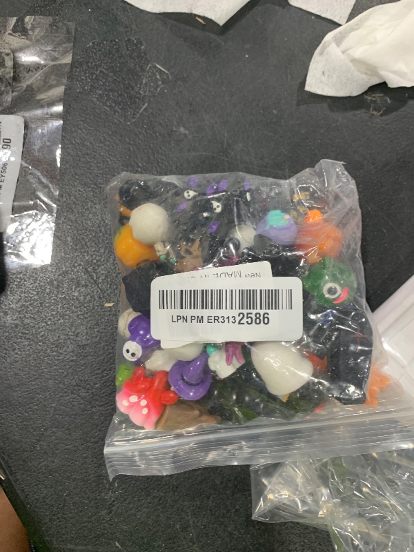 Photo 1 of 50pcs Halloween Mini Resin Figures 50 Styles Tiny Resin Figurines Little Small Figures to Hide Pumpkin Ghost Skull Miniatures Bulk for Halloween Party Favors Bag Fillers Garden Dollhouse Decor