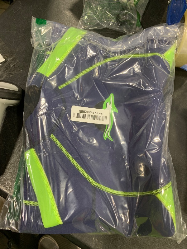 Photo 1 of LayaTone Kids Wetsuit 3/2mm Neoprene Full Body Kids Wet Suits for Boys Girls One Piece Wetsuit for Swimming Diving Surfing Freediving Canoeing