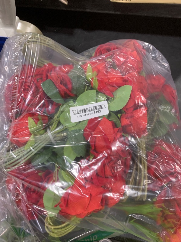 Photo 1 of 100 Pcs Red Roses Artificial Flowers, Real Touch Velvet Roses Fake Flowers Bulk, Artificial Roses Bouquet with Long Stems for Mother's Day Gift Bridal DIY Wedding Party Centerpiece Decorations