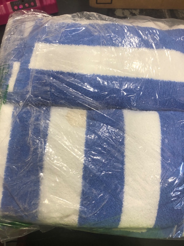 Photo 1 of PACK OF BEACH TOWELS - UNKNOWN QUANTITY 