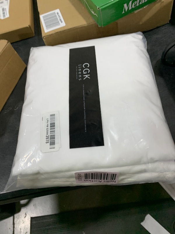Photo 1 of Queen Size 4 Piece Sheet Set - Comfy Breathable & Cooling Bed Sheets Set - Hotel Luxury Bedding for Women, Men, Kids & Teens - Deep Pockets, Easy Secure Fit, Soft and Wrinkle Free - Oeko-Tex - White