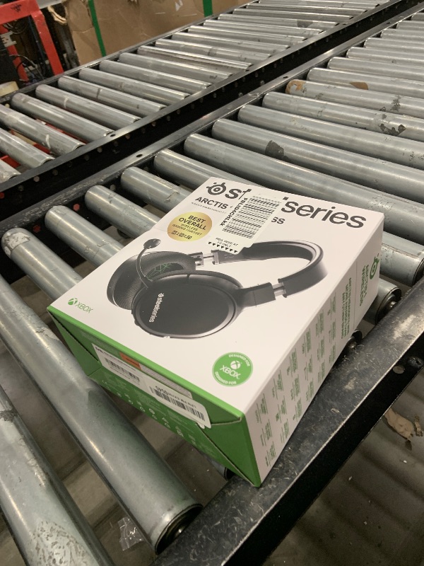 Photo 1 of SteelSeries Arctis 1 Wireless Gaming Headset for Xbox – USB-C Wireless – Detachable ClearCast Microphone – for Xbox One and Series X, PS4/PS5, PC, Nintendo Switch and Lite, Android