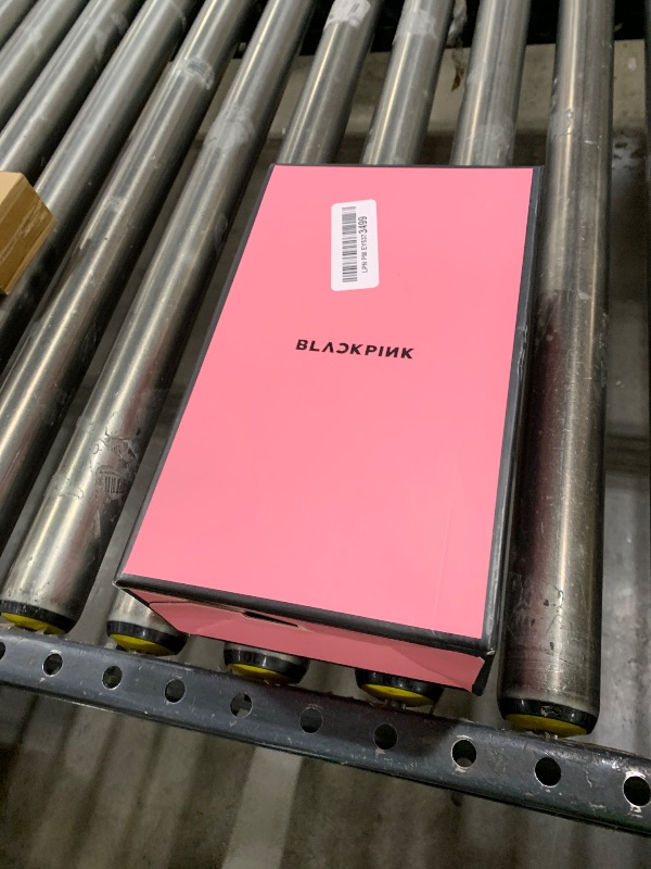 Photo 1 of KPOPINTOUCH Blackpink Official Fan Light Stick Version 2 Cheering Lightstick for K-Pop Idol Concert Lightup Lighting Party Supplies