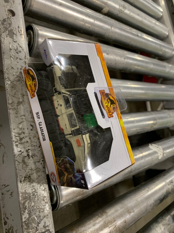 Photo 1 of Jurassic World Dominion 1:32 Jeep Gladiator Die-Cast Car, Toys for Kids and Adults