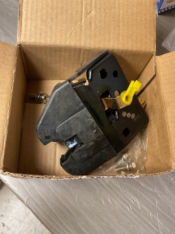 Photo 1 of Trunk Latch Assembly Compatible with 1996-2000 Honda Civic DX EX HX LX Si,Trunk Lid Latch Lock Release Handle with 3 Screws Replace 74851-S01-A01, 74851S01A01