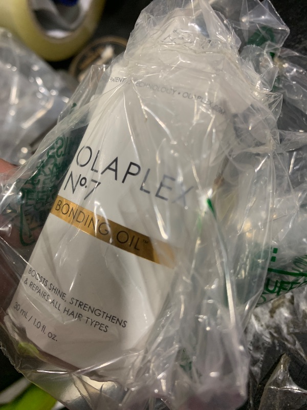 Photo 1 of Olaplex No. 7 Bonding Oil, Concentrated High Shine Oil, Heat Protectant, Visibly Smooths & Softens Hair, Added Color Vibrancy, Up to 72 Hour Frizz Control, For All Hair Types, 1 fl oz