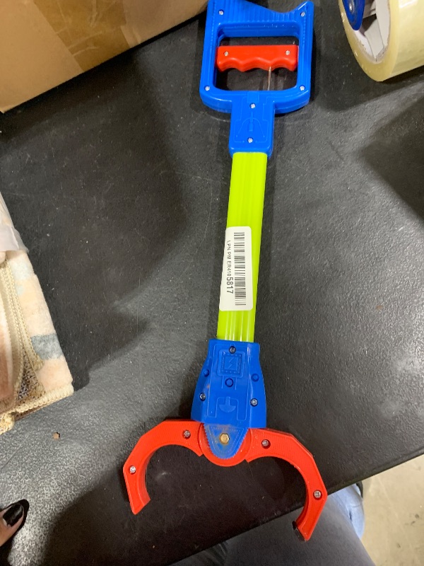 Photo 1 of Chazcool Claw Grabber Toy, Children Intelligence Grabber Toys Hand Claw Grabber Kids Grabbing Pick Up Toys Green(Green)