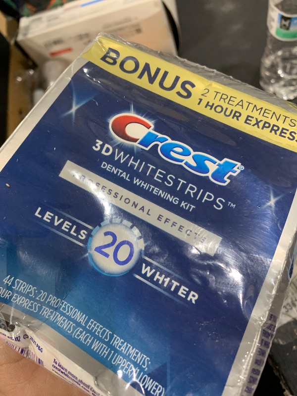 Photo 1 of Crest 3D Whitestrips Professional Effects – Teeth Whitening Kit, 22 Treatments (20 + 2 Bonus), Each with 1 Upper/1Lower, 44 Strips – Crest 3DWhite Teeth Whitening Strips