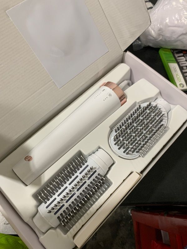 Photo 1 of "T3 AireBrush Duo Interchangeable Hot Air Blow Dry Brush with Two Attachments ? Includes 15 Heat and Speed Combinations, T3 IonFlow Technology, Volume Booster Switch, Lock-in Cool Shot"