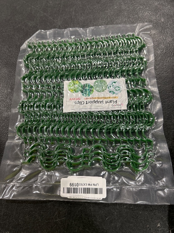 Photo 1 of CIQIYO 100 Pcs Plant Support Clips,Plastic Clips for Securing Plants,Tomato Vine Clips,Plant Fixing Clips,Garden Clips for Climbing Plants,Grape and Vine Vegetables (100, Green)