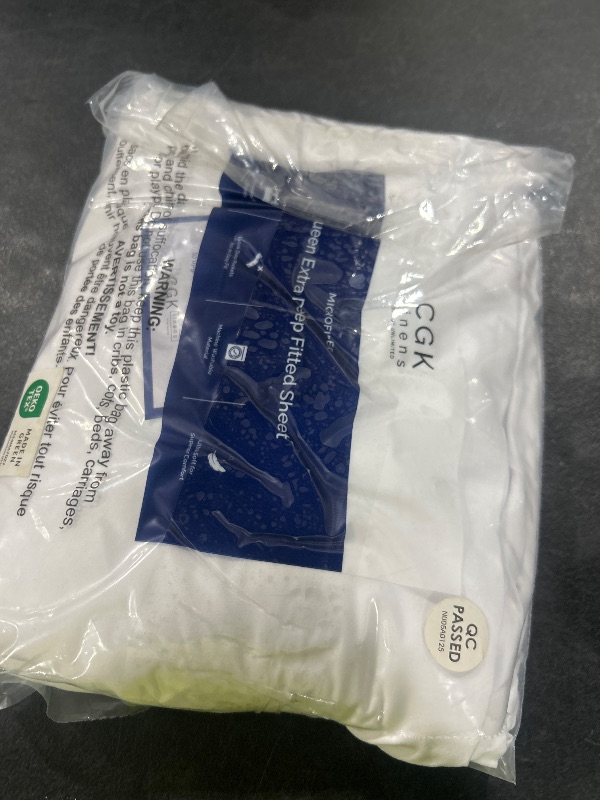 Photo 1 of Extra Deep Queen Fitted Sheet - Hotel Luxury Single Fitted Sheet Only - Easily Fits 18 inch to 24 inch Mattress - Ultra Soft, Wrinkle Free w/Extra Deep Pockets - Easy-Care, Breathable & Comfy - White