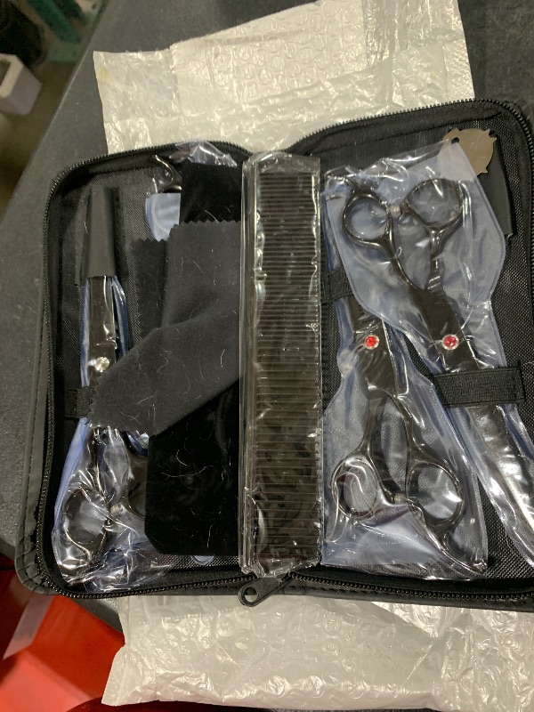 Photo 1 of cutting hair kit 