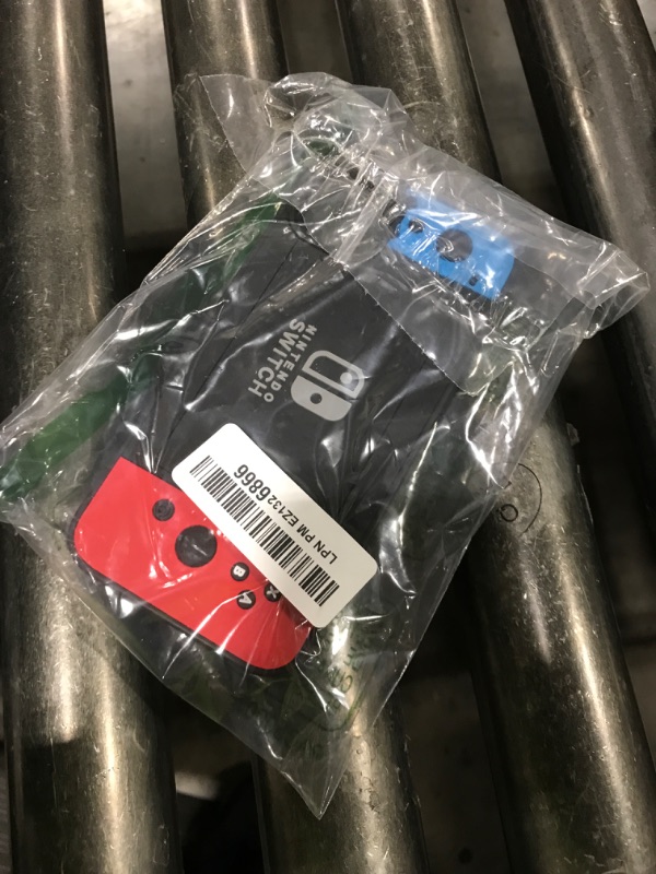 Photo 1 of SWITCH IPHONE CASE 