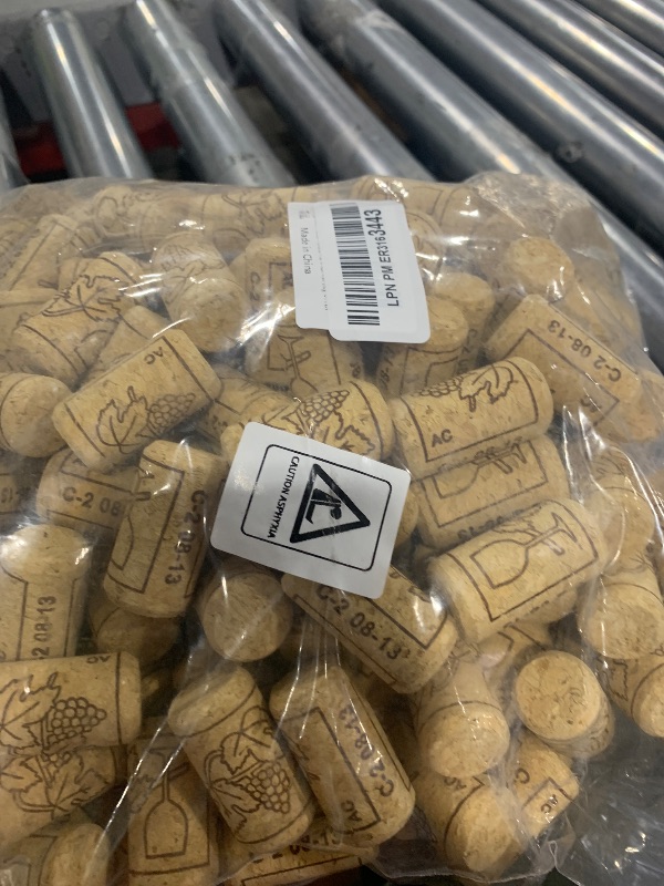 Photo 1 of Aemygo 200 Pack Straight Wine Corks, #8 Natural Corks For Crafts, 7/8" x 1 3/4" Soft Wood Cork Stoppers, Wine Bottle Stoppers For Crafting Decor, DIY Arts