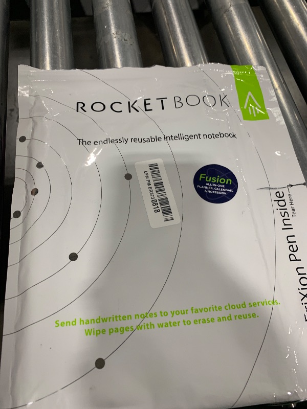 Photo 1 of Rocketbook Fusion Smart Wiederverwendbares Notizbuch, To-Do-Listen & Notizvorlagen-Seiten | 1 Pilot Frixion Stift & 1 Mikrofasertuch, Executive - Rot