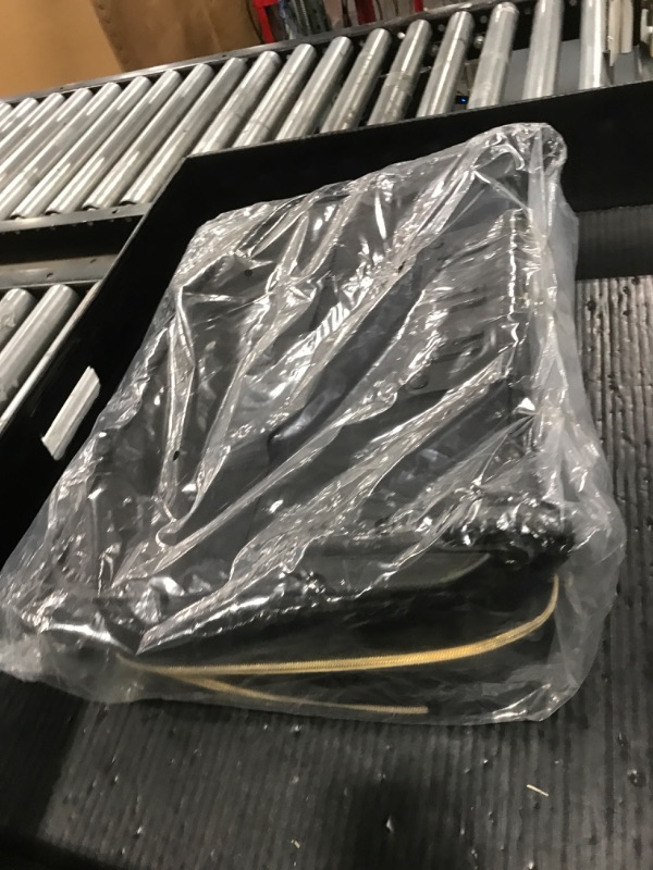 Photo 1 of travel bag/suitcase