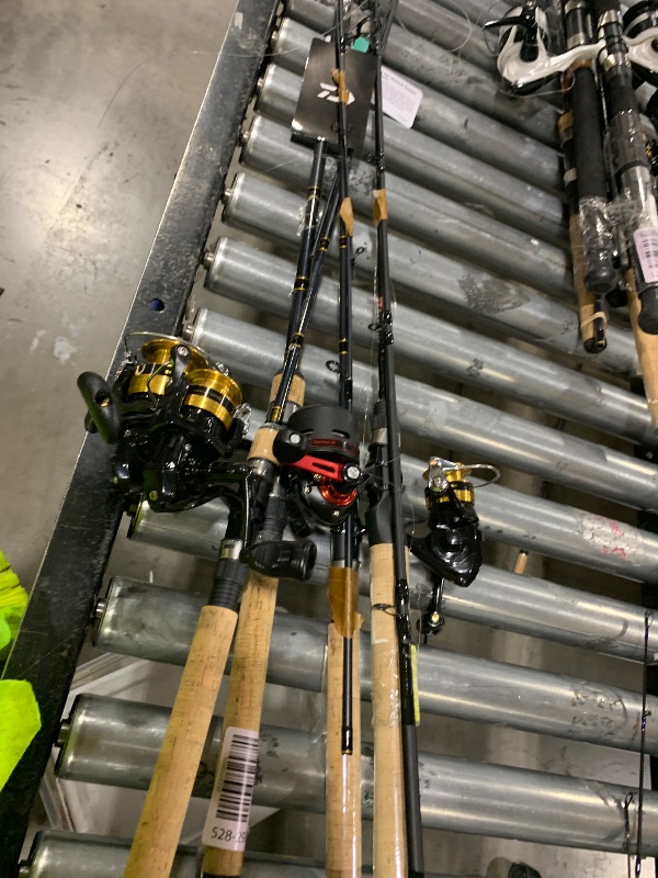 Photo 1 of Daiwa DWB40-B/F702M D-Wave Saltwater Spinning Combo, 