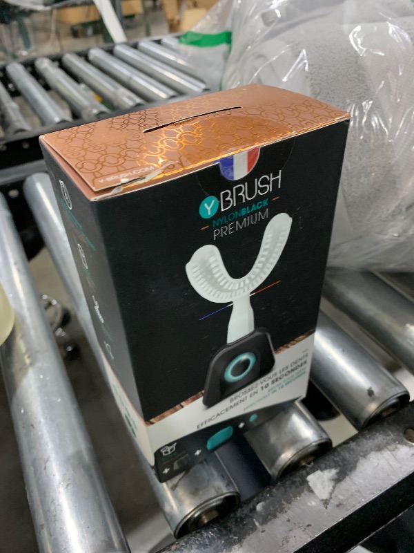 Photo 1 of Y-Brush NylonBlack Premium 2024 - Electric Toothbrush - Y-Shaped Brush - Innovation Awards at CES 2023-3 Months Battery Life - Adult - Clinically Proven