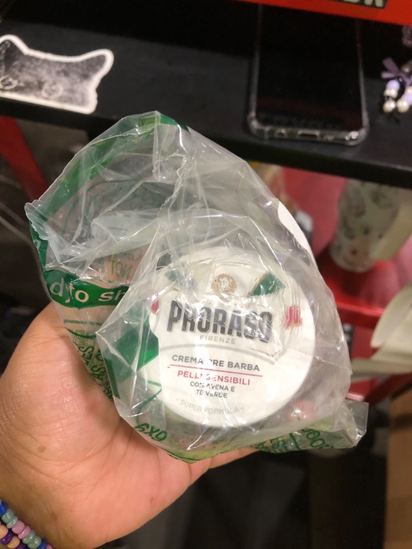 Photo 1 of Proraso Pre-Shave Conditioning Cream for Men, Sensitive Skin Formula with Oatmeal and Green Tea, 3.6 Ounce (Pack of 1)