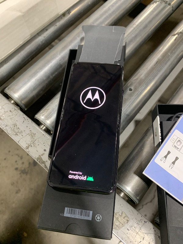 Photo 1 of Motorola razr | 2024 | Unlocked | Made for US 8/256GB | 50MP Camera | Koala Gray (Renewed)