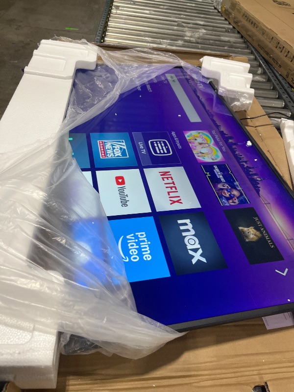 Photo 1 of Roku Smart TV 2025 – 40-Inch Select Series, 1080p Full HD TV – RokuTV with Voice Remote – Flat Screen LED Television with Wi-Fi for Streaming Live Local News, Sports, Family Entertainment