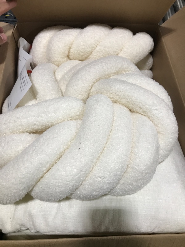 Photo 1 of Maetoow Chenille Chunky Knit Blanket Throw ?82×86 Inch?, Handmade Warm & Cozy Blanket Couch, Bed, Home Decor, Soft Breathable Fleece Banket, Christmas Thick and Giant Yarn Throws, Cream