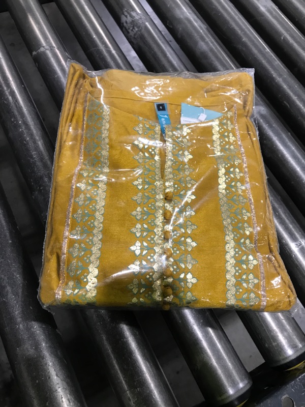 Photo 1 of FANSYA TOP 
YELLOW AND GOLD
SIZE SMALL